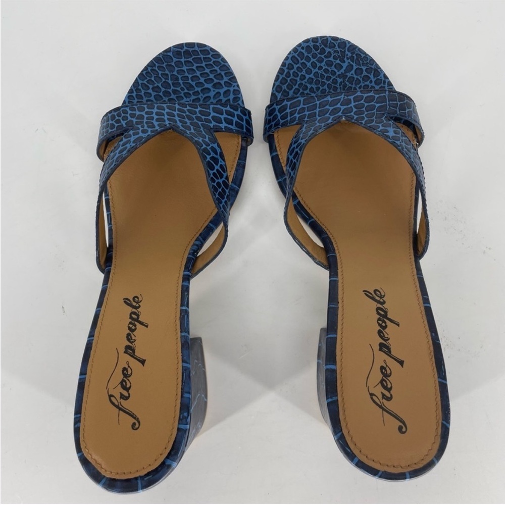 FREE PEOPLE NEW CHARLIE V HEELED SANDALS BLUE CROC LEATHER 41 - Picture 7 of 11